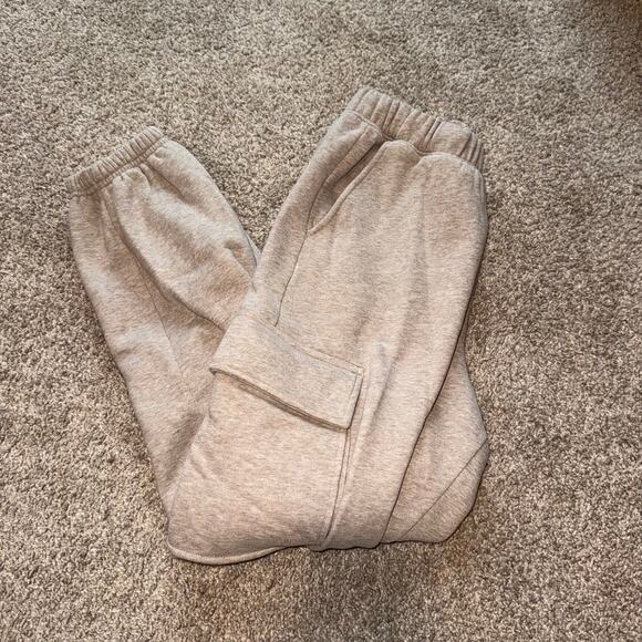 NWT! Abercrombie - Essential Oversized Cargo Sunday Sweatpant - Brown, Medium - Picture 1 of 4